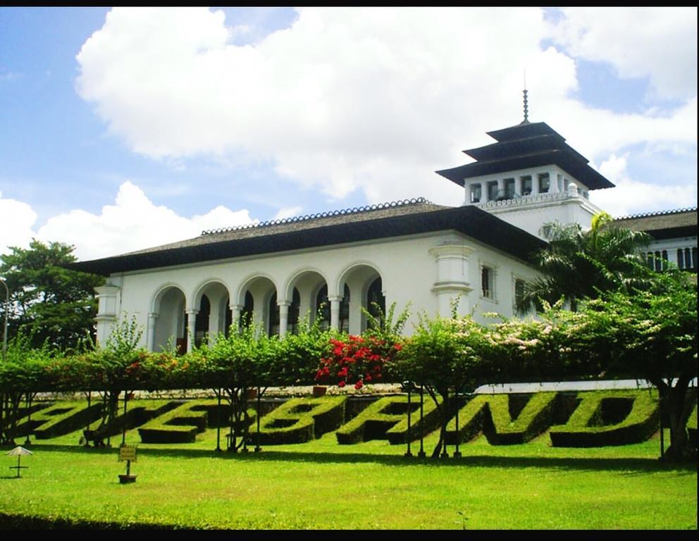 Ciwulan 36 Guest House บันดุง ภายนอก รูปภาพ