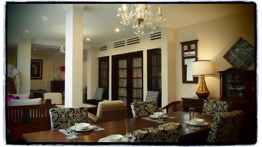 Ciwulan 36 Guest House บันดุง ภายนอก รูปภาพ