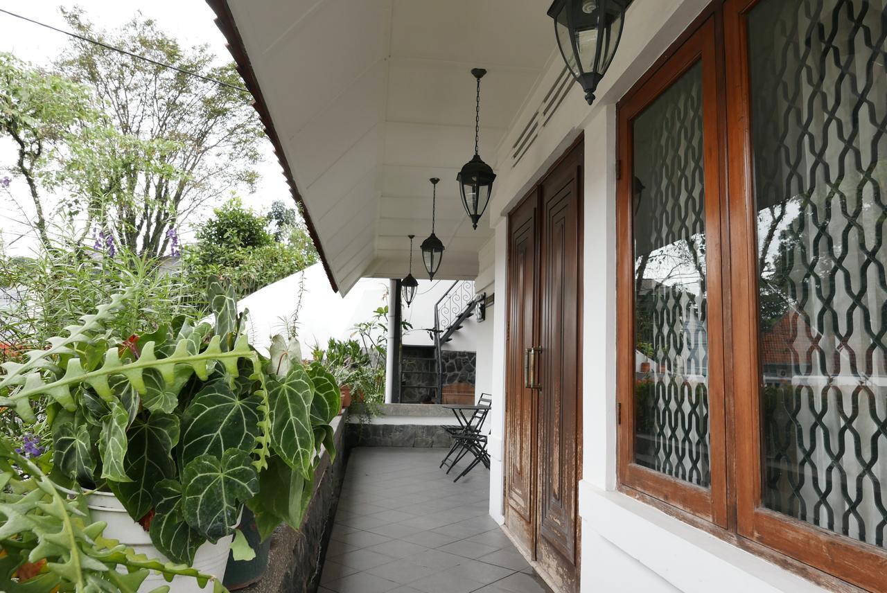 Ciwulan 36 Guest House บันดุง ภายนอก รูปภาพ