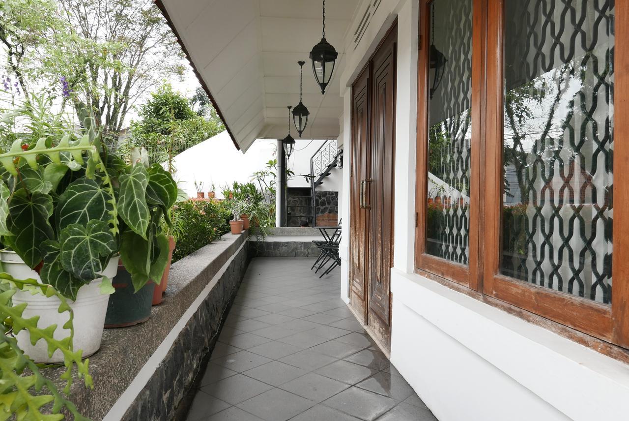 Ciwulan 36 Guest House บันดุง ภายนอก รูปภาพ